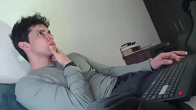 yourfavoriteboy   online show from 01/09/26, 12:13