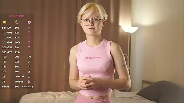 Snapshot of MargertDoyen chatting on 09/17/25, 07:21 MargertDoyen online show from 09/17/25, 07:21