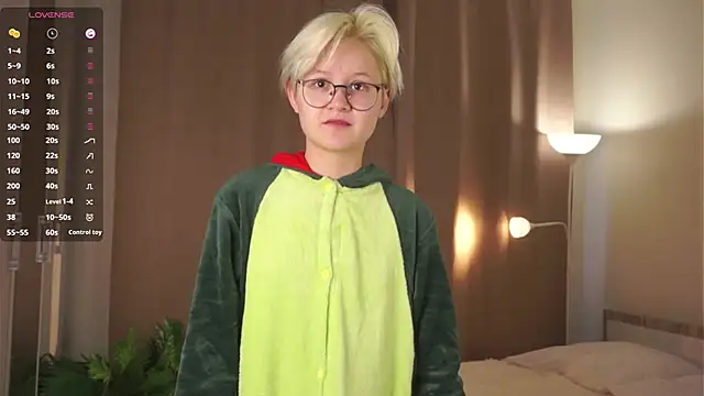 Snapshot of MargertDoyen chatting on 10/14/25, 06:14 MargertDoyen online show from 10/14/25, 06:14