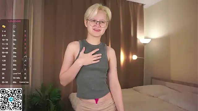 Snapshot of MargertDoyen chatting on 10/19/25, 05:08 MargertDoyen online show from 10/19/25, 05:08