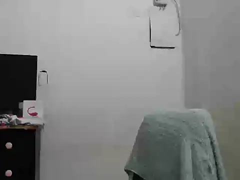 Bratzhot09 online show from 10/29/25, 03:25