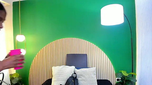 halleylorens online show from 12/17/25, 06:47