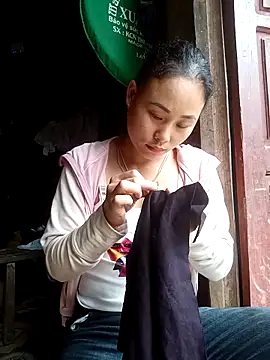 Snapshot of Ruaiuoi chatting on 05/19/26, 01:56 Ruaiuoi online show from 05/19/26, 01:56