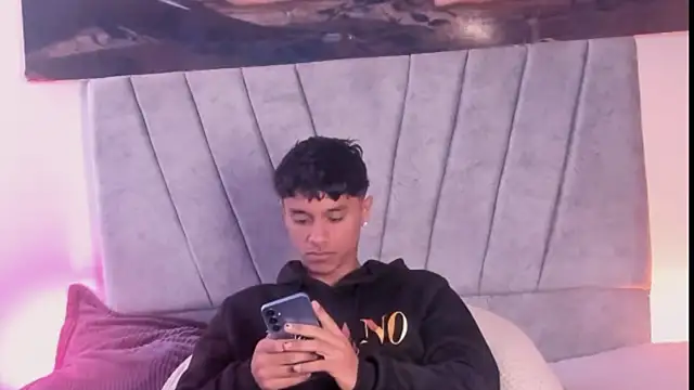 ZYZZ1312 online show from 12/02/25, 05:19