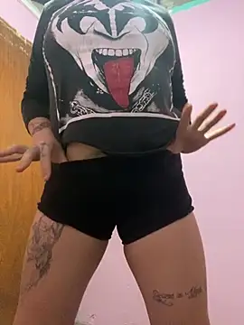 agathahoty online show from 10/28/25, 10:34