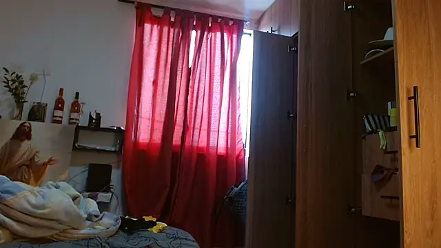 naiaratobon   online show from 01/13/26, 03:06