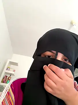 Snapshot of Moroccanbigass chatting on 09/13/25, 10:48 Moroccanbigass online show from 09/13/25, 10:48