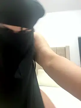 Snapshot of Moroccanbigass chatting on 01/11/26, 10:37 Moroccanbigass online show from 01/11/26, 10:37