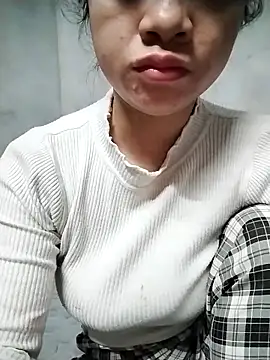 Snapshot of Mie_rose chatting on 02/18/26, 08:32 Mie rose online show from 02/18/26, 08:32