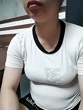 Mie rose online show from 04/11/26, 12:59