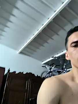 Snapshot of RejoinedLescol chatting on 09/28/25, 08:20 RejoinedLescol online show from 09/28/25, 08:20