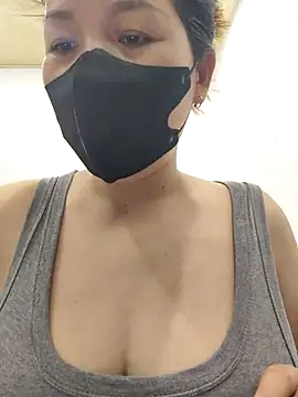 Snapshot of Ladymlem chatting on 10/11/25, 06:12 Ladymlem online show from 10/11/25, 06:12