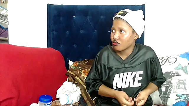 BUNNYCHOWX28 online show from 02/01/26, 07:45