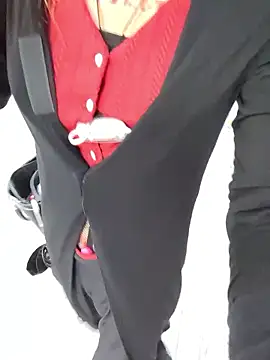 pink-mai online show from 11/21/25, 11:47