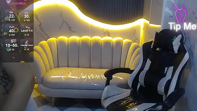 Eilyn love b online show from 10/11/25, 12:47