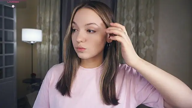 NguyetHankey online show from 10/13/25, 03:23