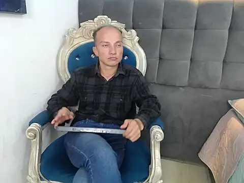Snapshot of DaddyPoweer chatting on 10/15/25, 12:22 DaddyPoweer online show from 10/15/25, 12:22
