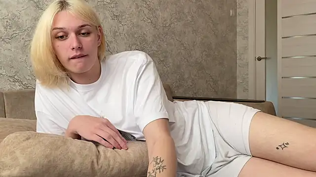 Snapshot of evelina228 chatting on 09/30/25, 06:51 evelina228 online show from 09/30/25, 06:51