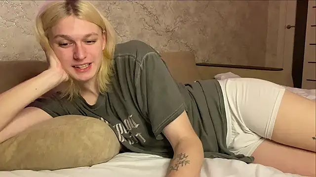 Snapshot of evelina228 chatting on 11/27/25, 09:06 evelina228 online show from 11/27/25, 09:06