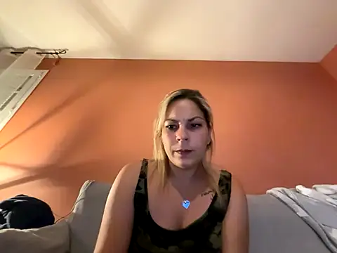 minettedusud online show from 10/07/25, 09:23