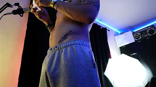 AlphaMasterXxx online show from 09/13/25, 12:43