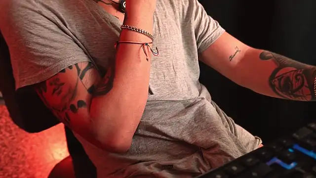 AlphaMasterXxx online show from 04/01/26, 01:41