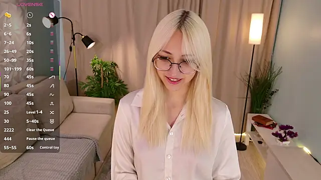 Snapshot of Marry_sharp chatting on 10/15/25, 09:04 Marry sharp online show from 10/15/25, 09:04