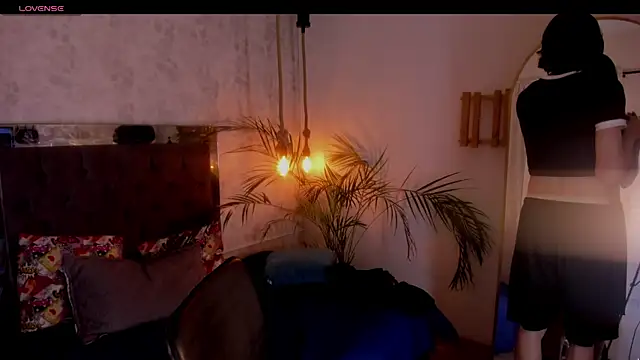 mysterius boy online show from 12/21/25, 08:27