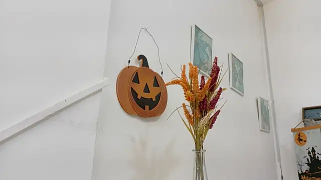 Lizbeth Rouse online show from 10/31/25, 11:33