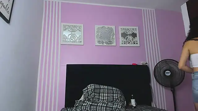 Snapshot of Horny_firecouple chatting on 09/10/25, 01:44 Horny firecouple online show from 09/10/25, 01:44