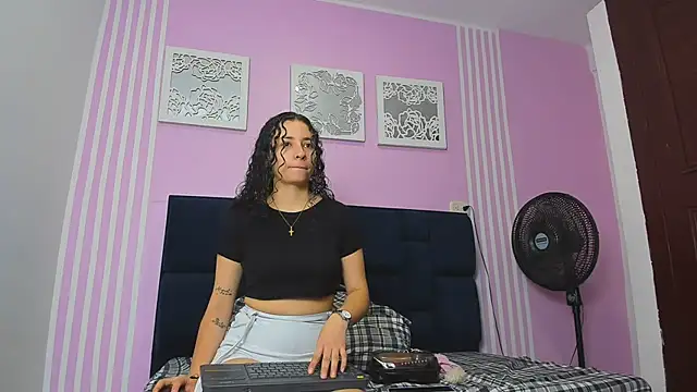 Snapshot of Horny_firecouple chatting on 09/15/25, 11:54 Horny firecouple online show from 09/15/25, 11:54