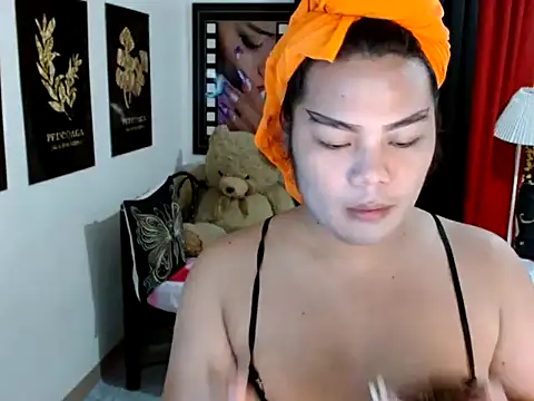 Snapshot of TSbrianaHugeCock chatting on 05/14/26, 12:45 TSbrianaHugeCock online show from 05/14/26, 12:45