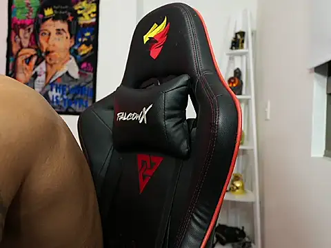 logan hugh8 online show from 10/21/25, 12:33