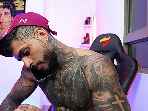 logan hugh8 online show from 10/25/25, 03:36