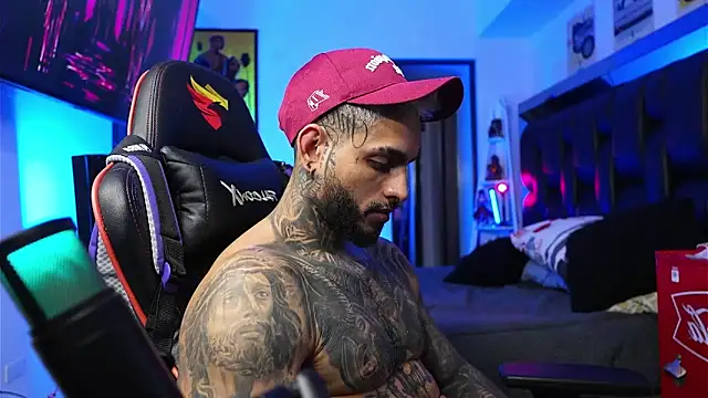 logan hugh8 online show from 02/04/26, 01:17