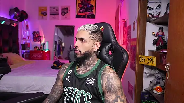 logan hugh8 online show from 04/01/26, 03:20