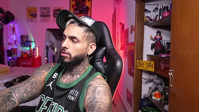 logan hugh8 online show from 04/03/26, 09:07