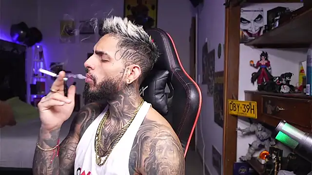 logan hugh8 online show from 04/12/26, 09:20