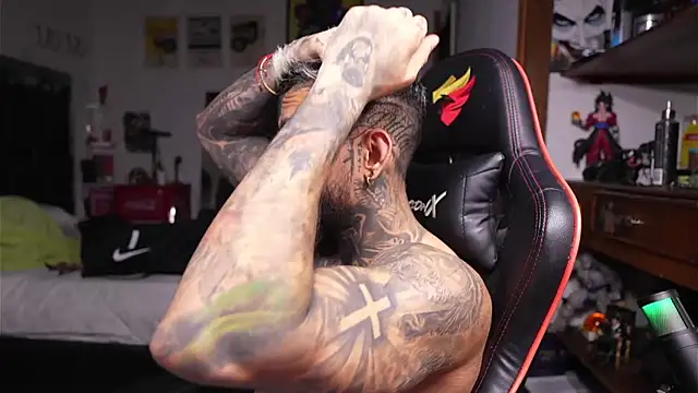 logan hugh8 online show from 04/26/26, 08:01