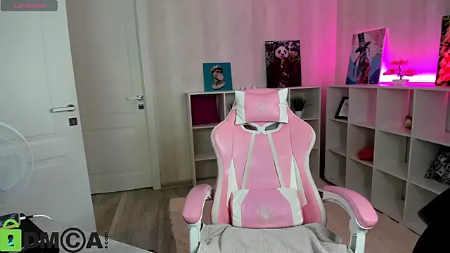 lasly moon online show from 09/19/25, 07:21