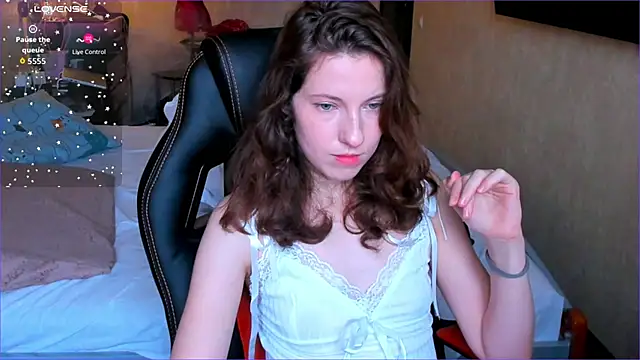 Snapshot of Agata_in_Wonderland chatting on 11/06/25, 11:11 Agata in Wonderland online show from 11/06/25, 11:11