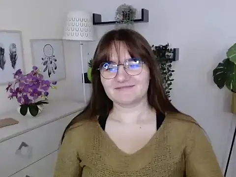 Snapshot of Julie_Diamond chatting on 10/17/25, 12:30 Julie Diamond online show from 10/17/25, 12:30