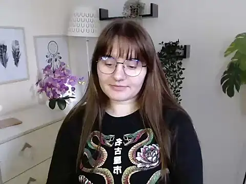 Snapshot of Julie_Diamond chatting on 10/22/25, 12:27 Julie Diamond online show from 10/22/25, 12:27