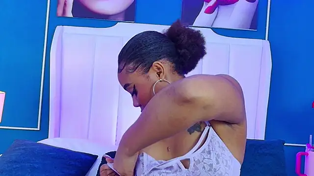 AngelaRoberts online show from 10/22/25, 04:13