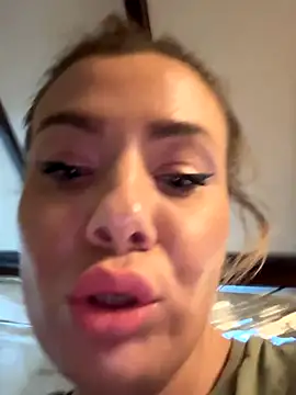 emmasweett11 online show from 09/29/25, 02:44