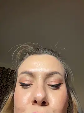 emmasweett11 online show from 10/19/25, 01:56