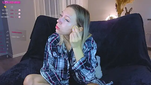 NyxaThorn online show from 10/25/25, 02:35