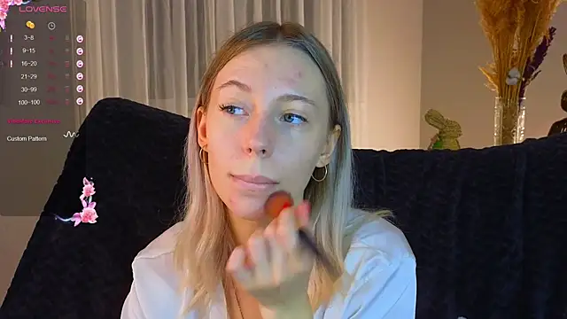 NyxaThorn online show from 11/23/25, 02:39