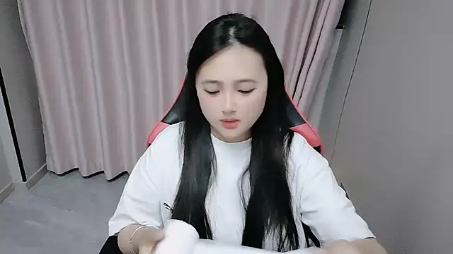 Snapshot of xxz98 chatting on 05/06/26, 11:37 xxz98 online show from 05/06/26, 11:37