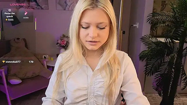 Millie Vanillies online show from 10/03/25, 01:41